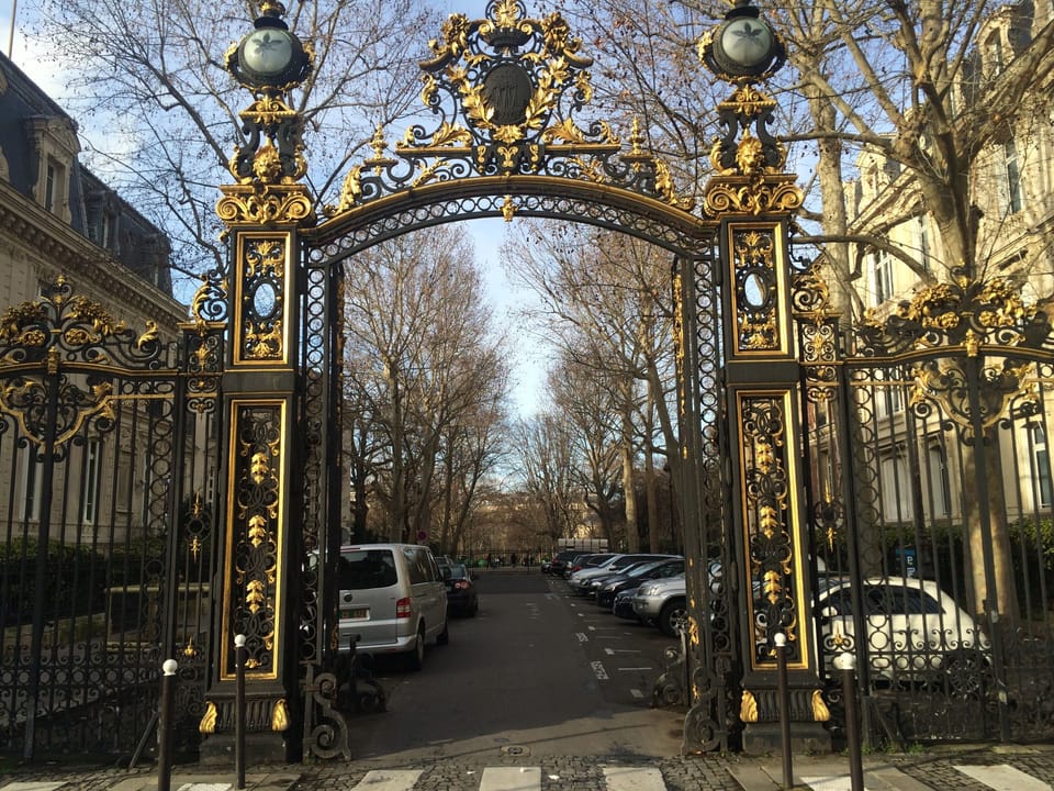 parc monceau at the end of the block