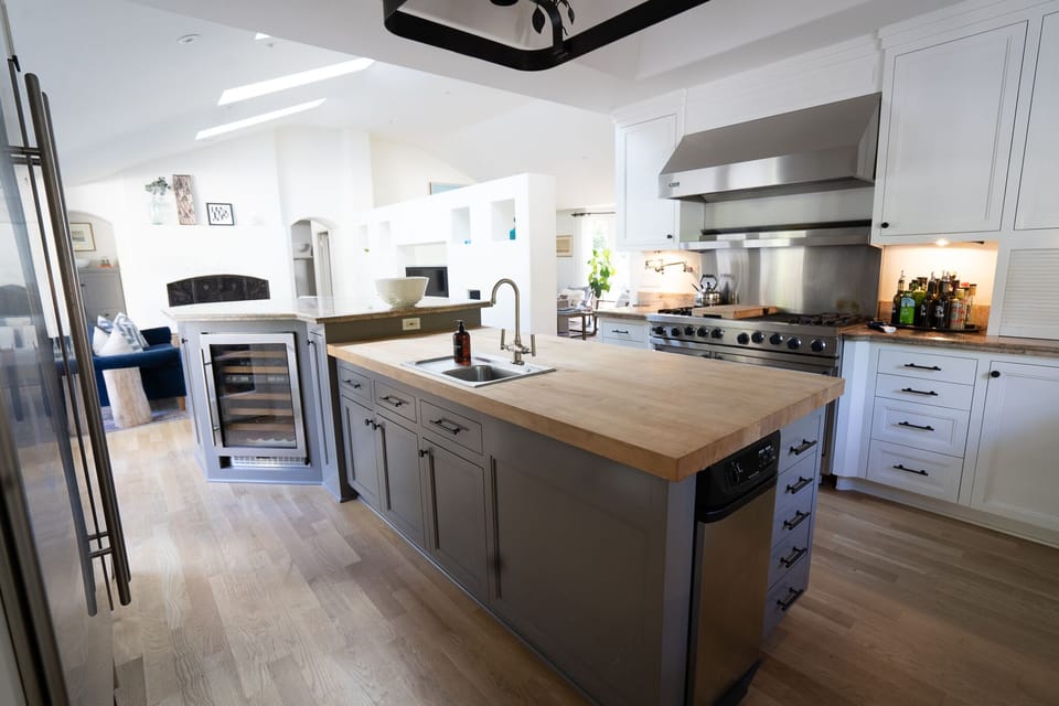 Chef's kitchen with island 
