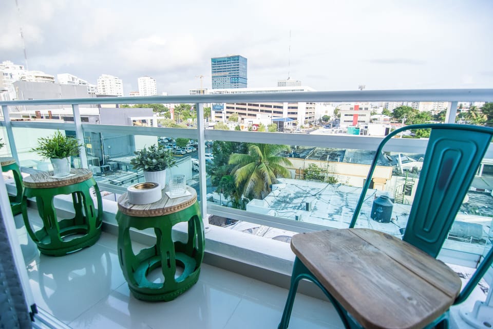 Balcony with seats, table, barbecue and amazing views.