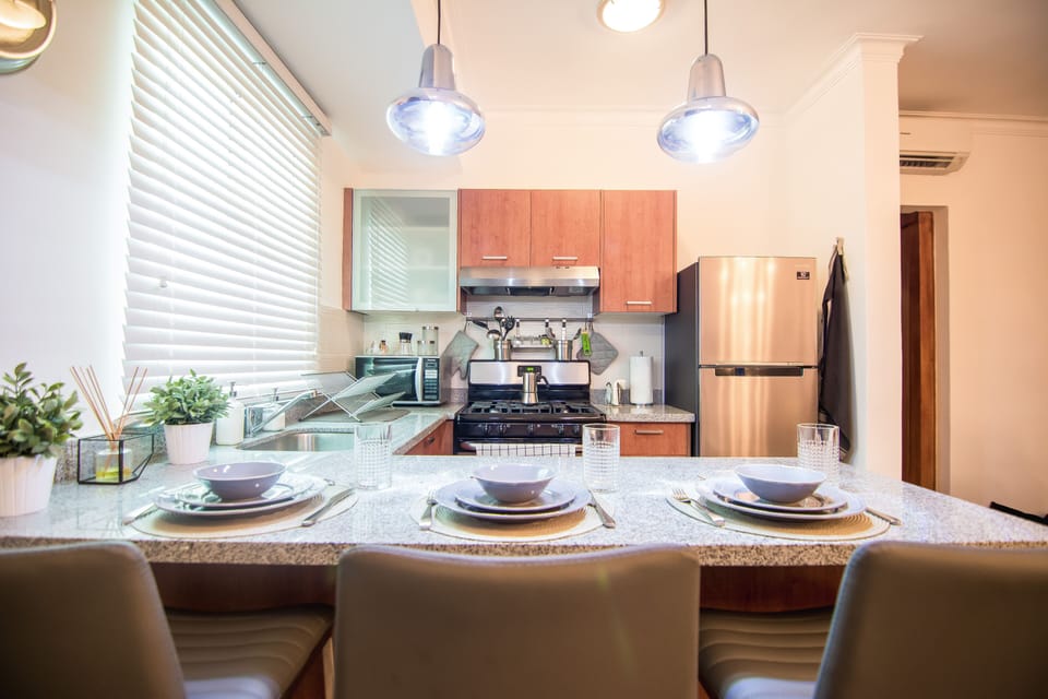 Fully equipped open Kitchen with Bar, barseats, stove, microwave, large fridge a