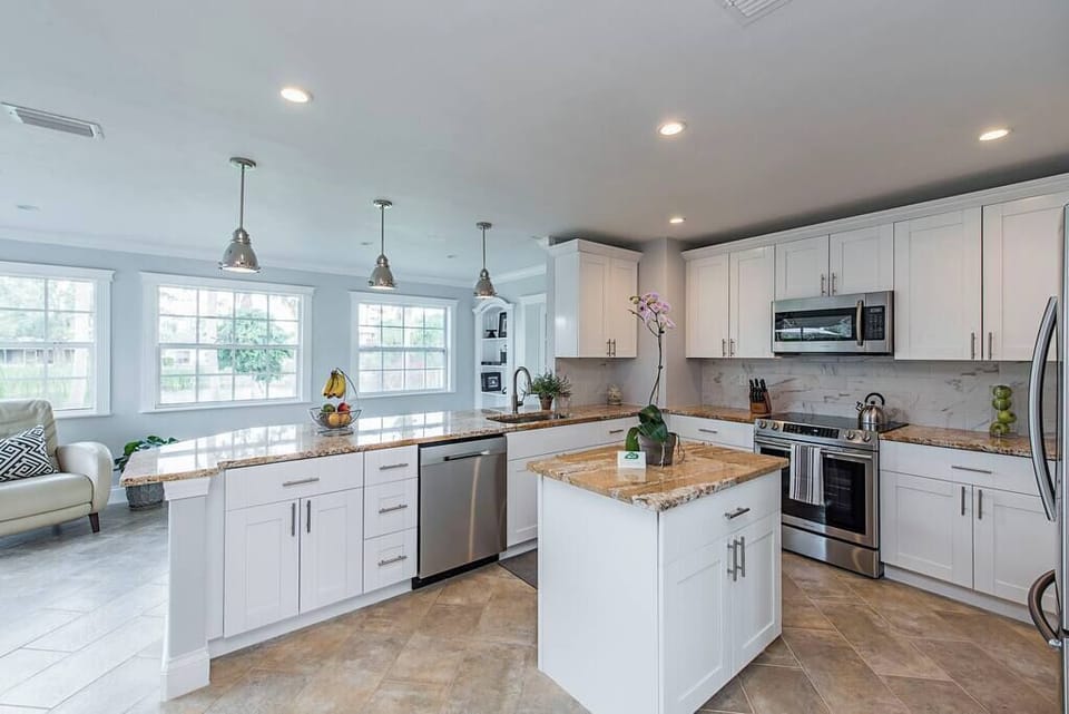 Open Kitchen Overlooking Backyard and Lake