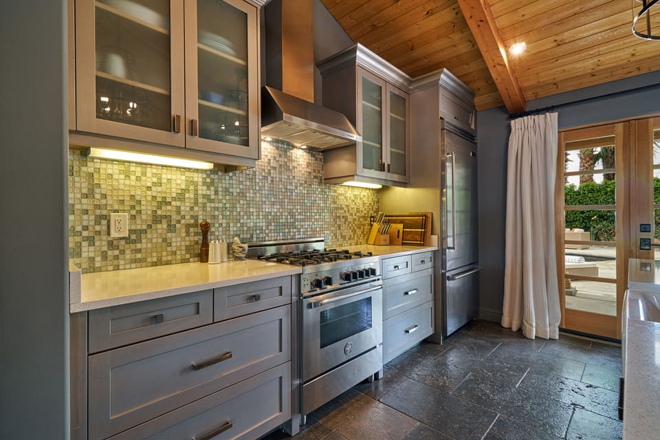 Full sized kitchen with high end appliances. Kitchen comes very well stocked!