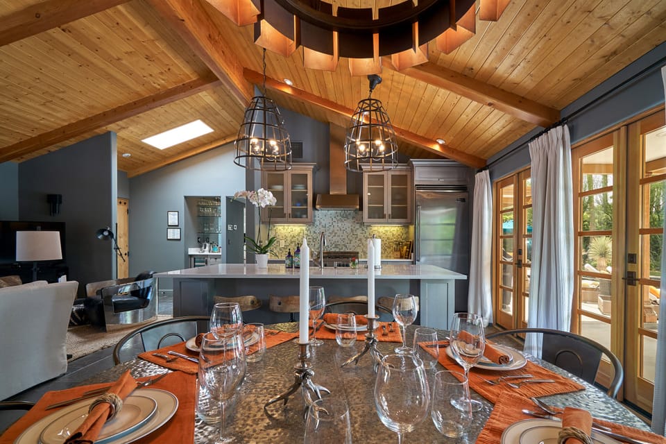 Placemats+cloth napkins  for your enjoyment. Skylights to brighten your day!
