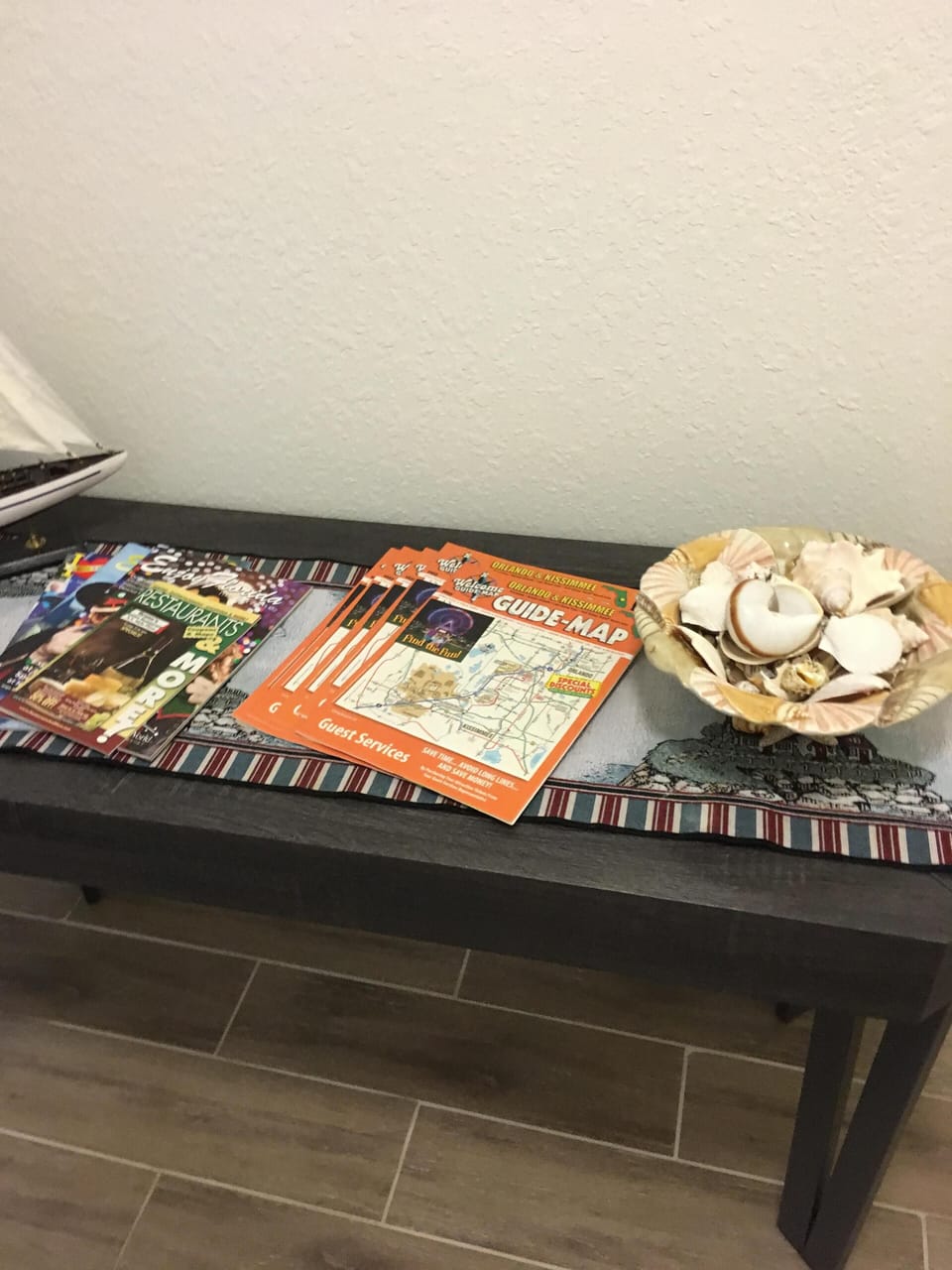 Entrance hall, maps and information for guests