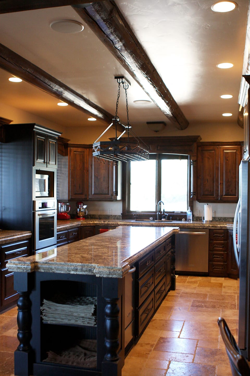 We all know everyone gathers in the kitchen, so we made sure it's spacious.