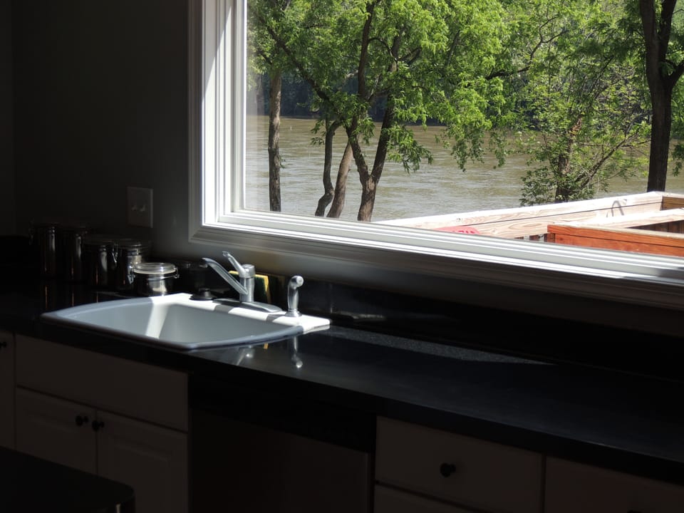 You'll be fighting over who gets to do the dishes with this spectacular view.