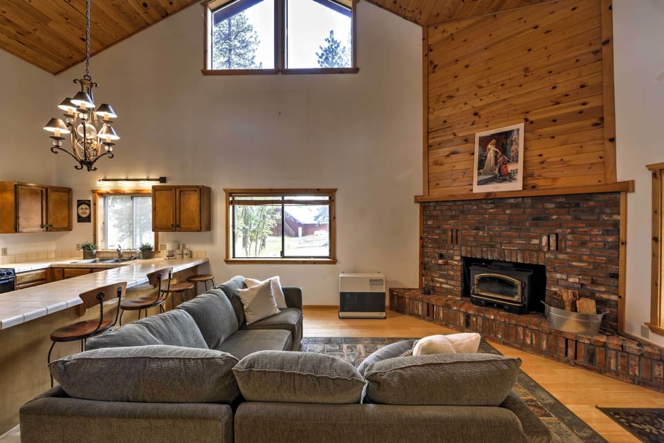 Living Room | Free WiFi | Central Heating | Smart TV