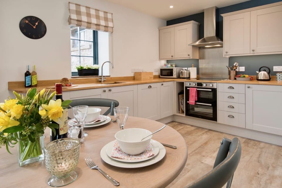 The Barn at Reedsford - kitchen and dining area