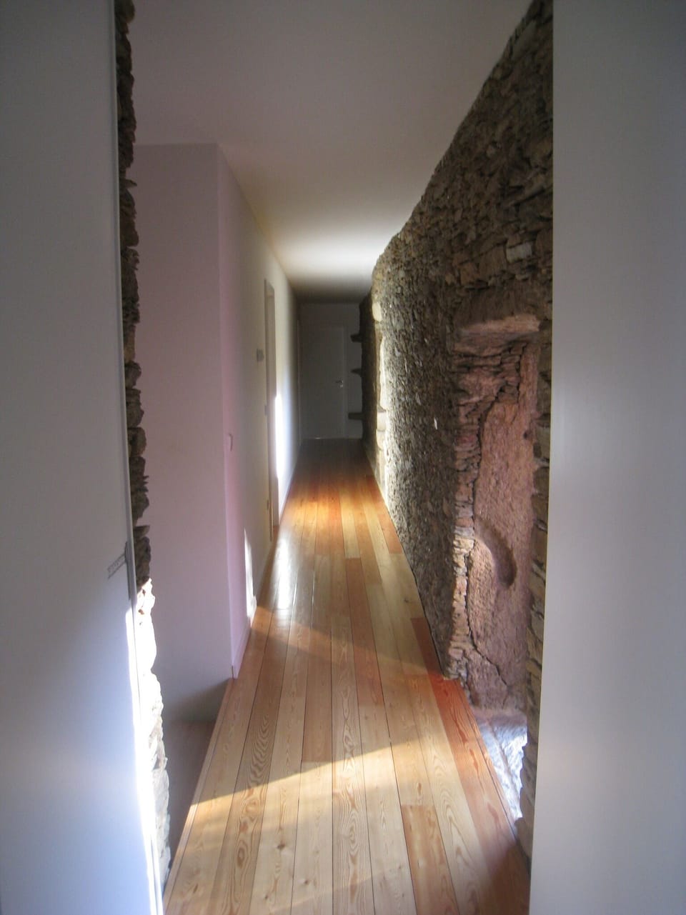 Corredor de acesso aos quartos no piso superior 