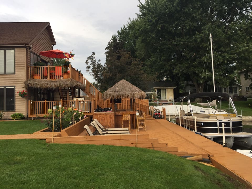 View of the Tiki bar on owners deck , limited use maybe available upon request.