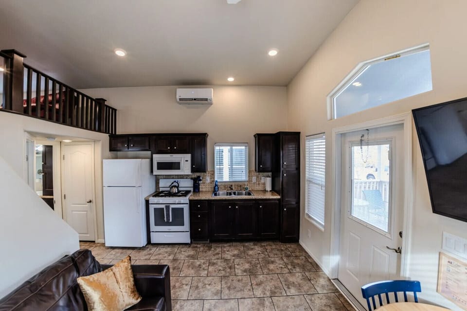 Fully-equipped kitchen