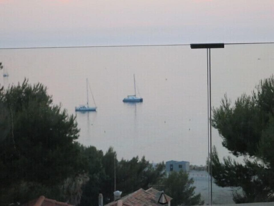 Superb villa overlooking the bay, panoramic sea view, swimming pool, beach 5min Villa in La Cadière-d'Azur