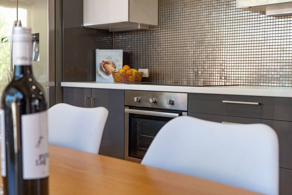 Kitchen : appliances electric cooktop