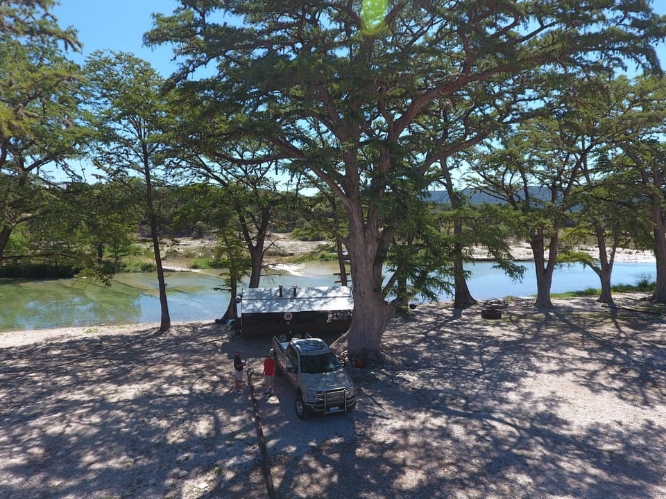 (2/2) perfect party or romantic dinner. You can pull your car up to the river!