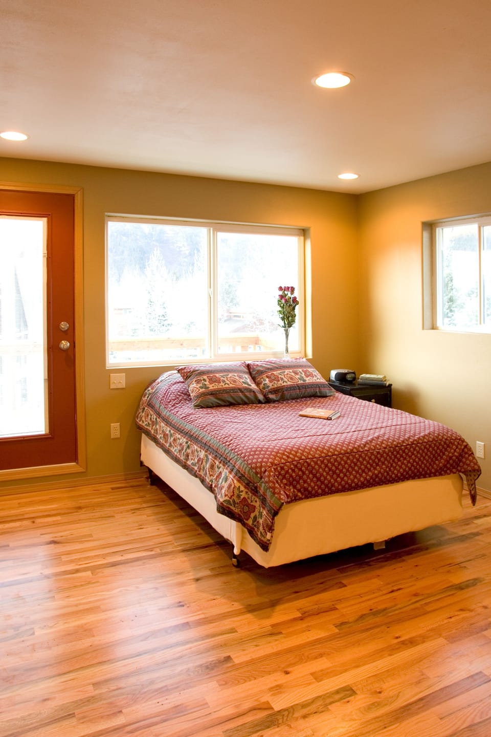 Bedroom with private bathroom (steam room)