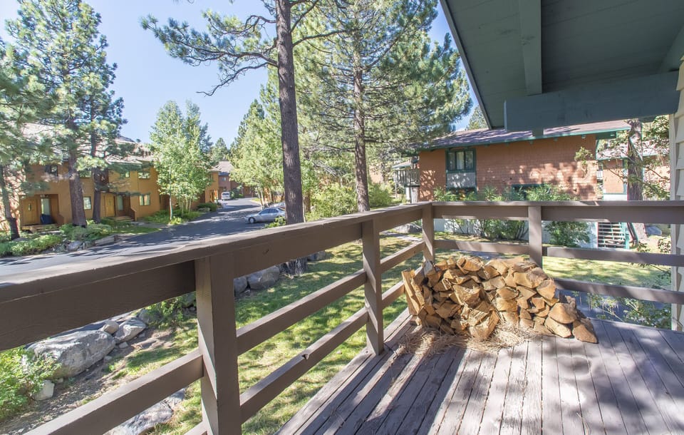 Deck with bbq and southern exposure