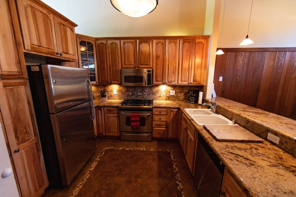 No problem cooking with plenty of space and all cookware available. 