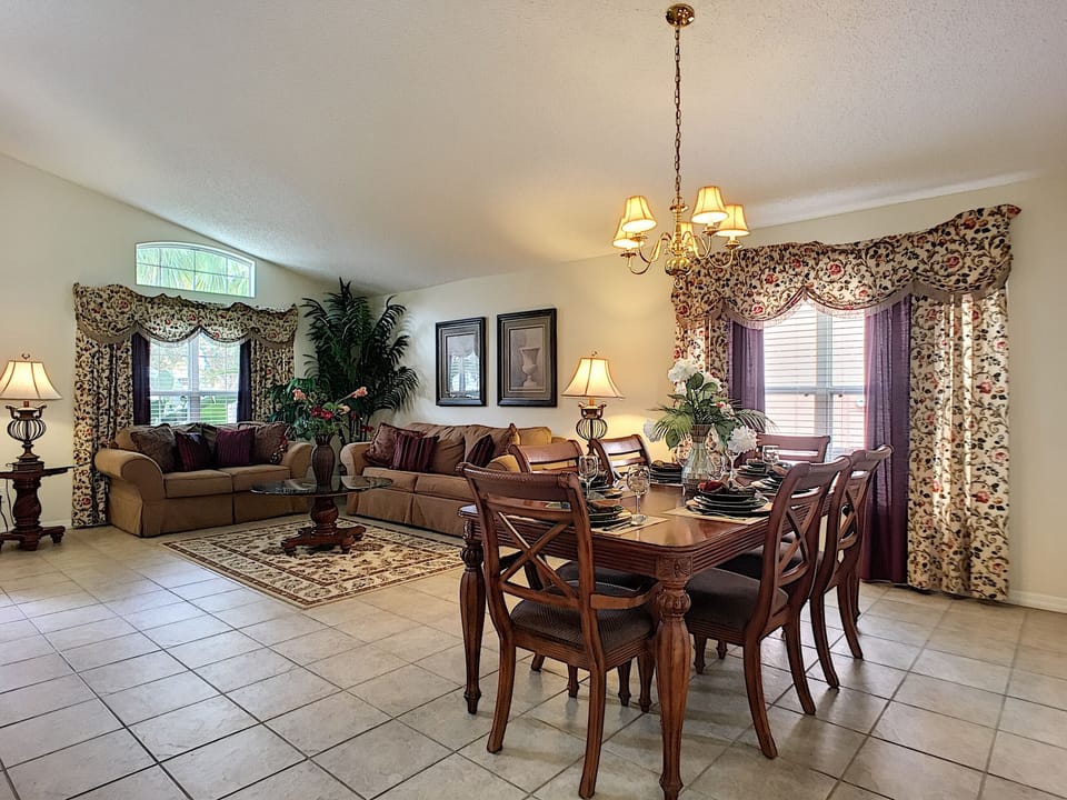 Spacious living and dining room