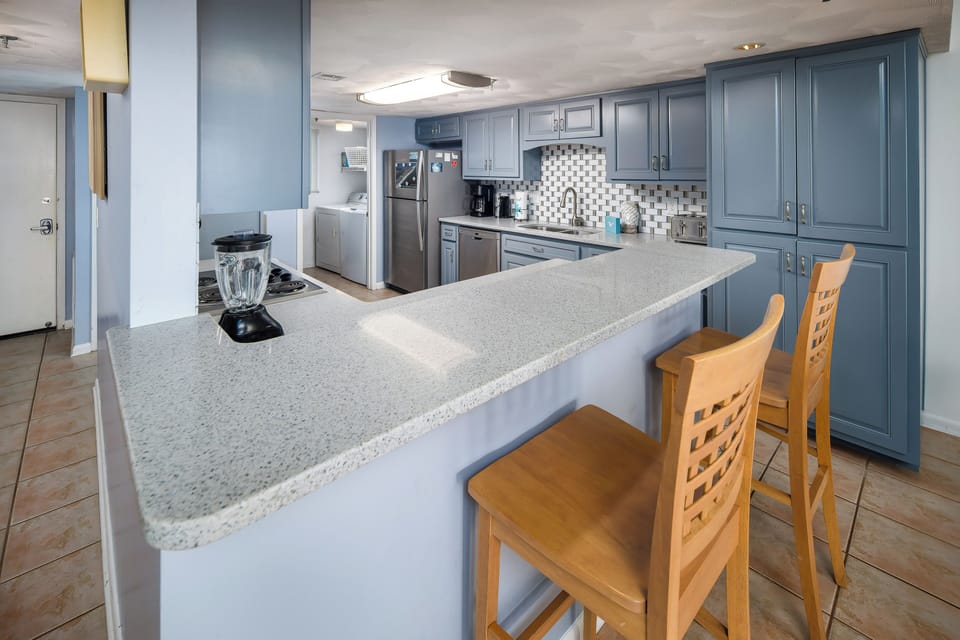 Breakfast Bar - Additional seating at the breakfast bar.