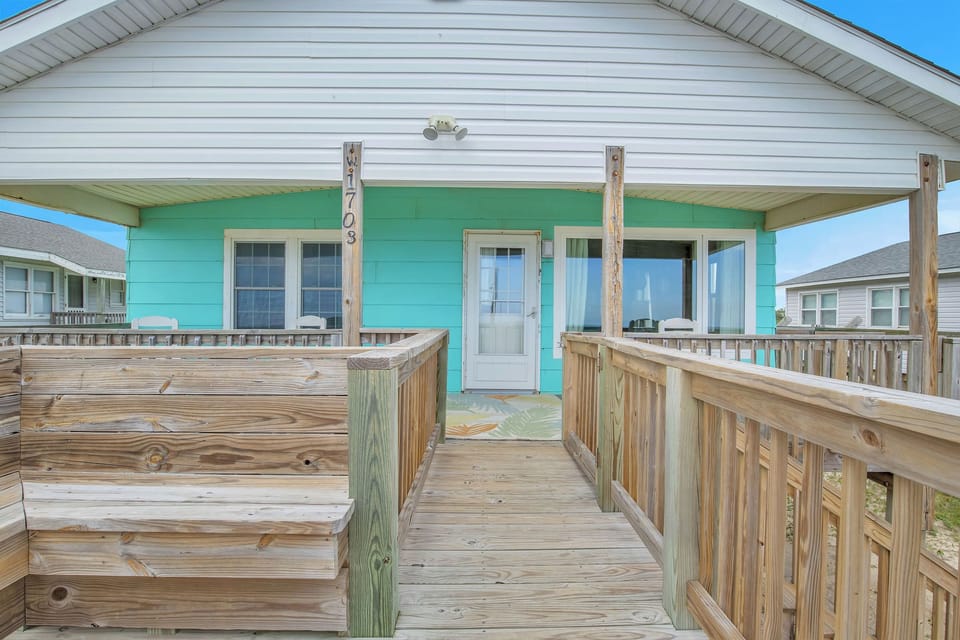 Exterior Oceanfront / Walkway