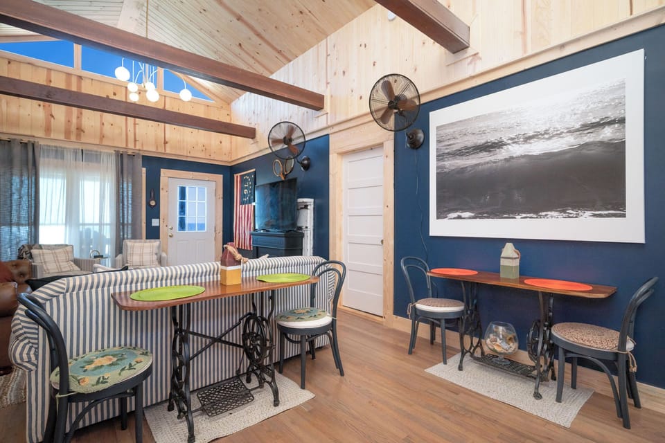 Living Room / Dining Area - South