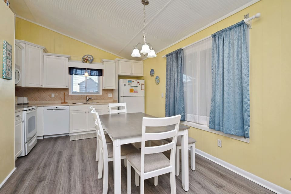 Dining Area / Kitchen - Southwest