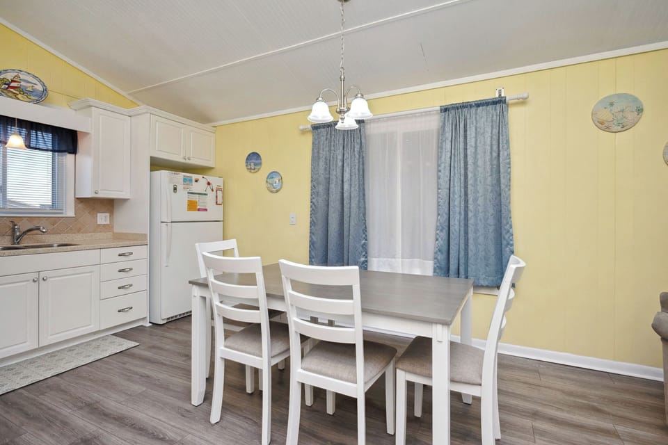 Dining Area / Kitchen - Southwest
