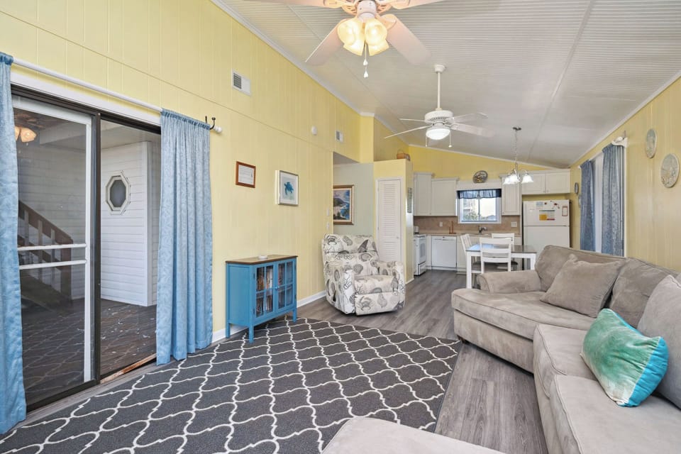 Living Room - Northwest