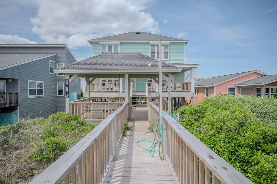Walkway / Exterior - Oceanfront