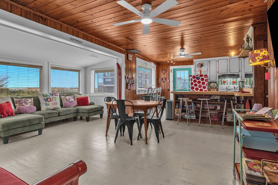 Living / Dining Area - Southeast