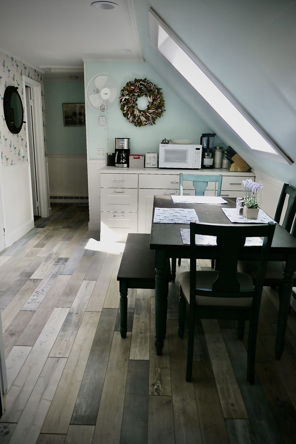Kitchen Table seats 6