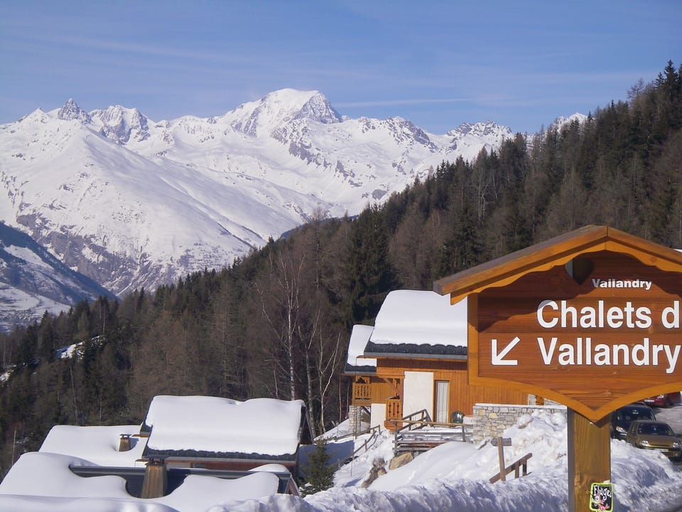 Follow the 2nd Chalets de Vallandry sign