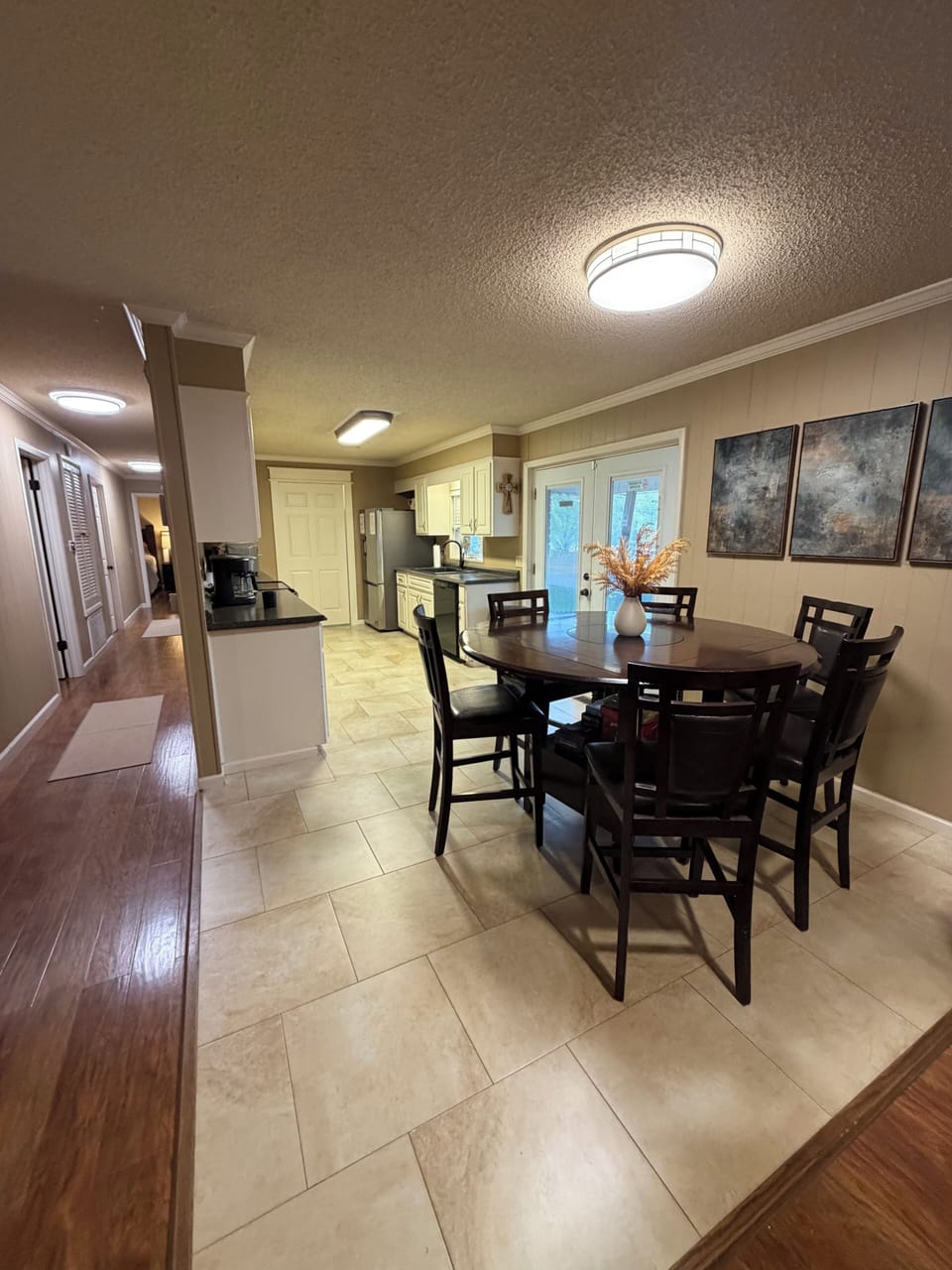 Kitchen & Dining Area