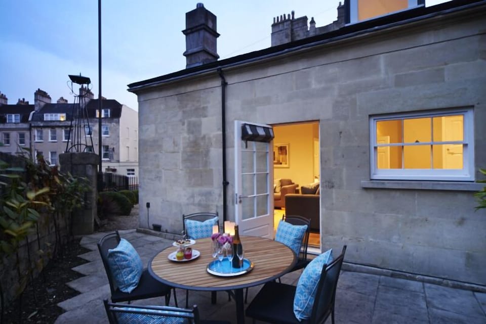 Courtyard / garden