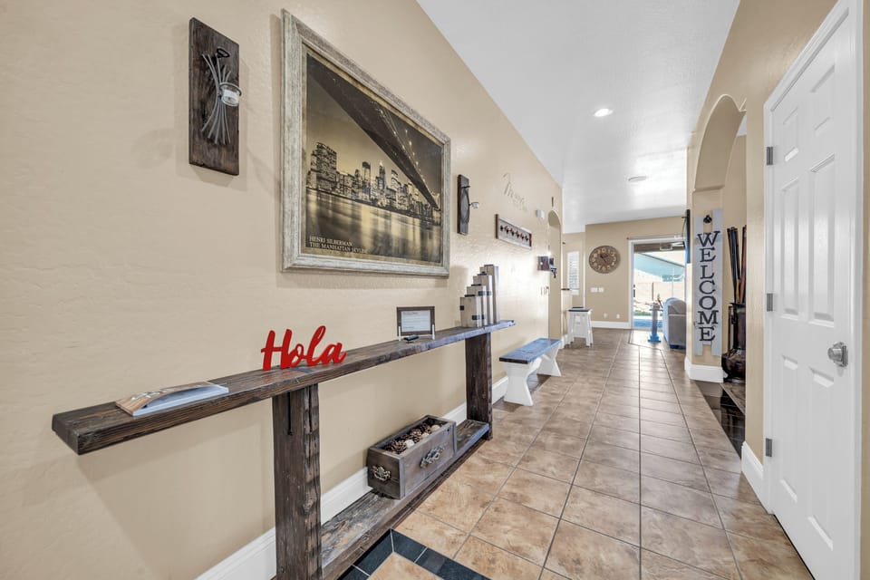 This entry slays—NYC art and a table that won’t quit.