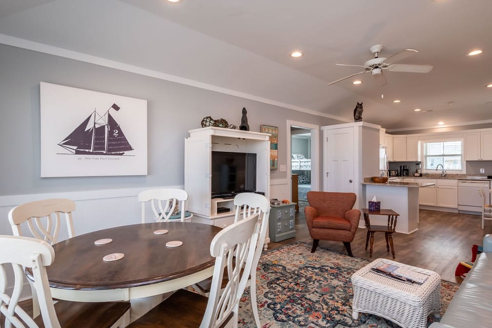 Living / Sitting Area - South