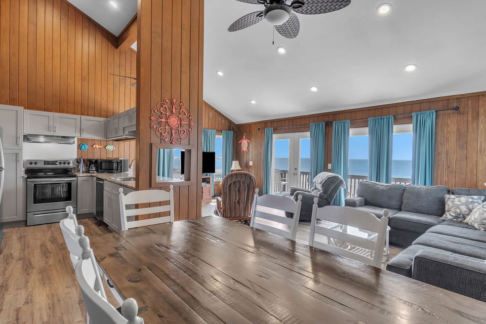 Dining / Living Area - South