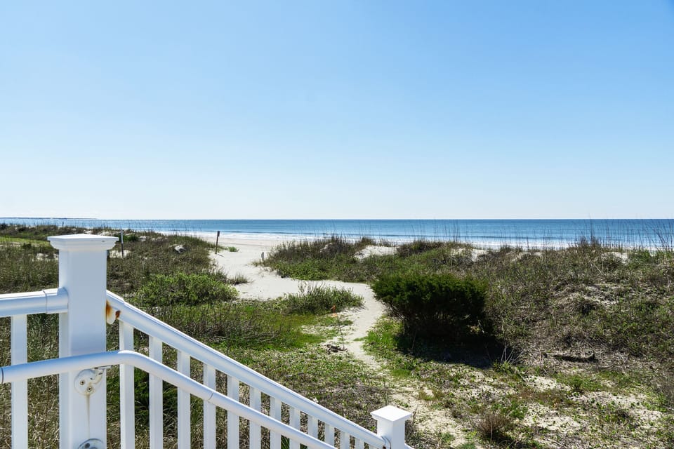 Community Walkway to the Beach