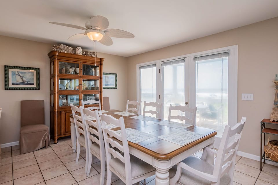 Dining Area - 1st Level Southeast