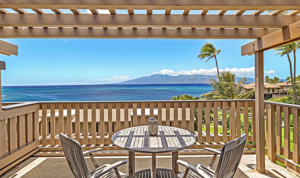 Dine alfresco on your lanai overlooking the ocean