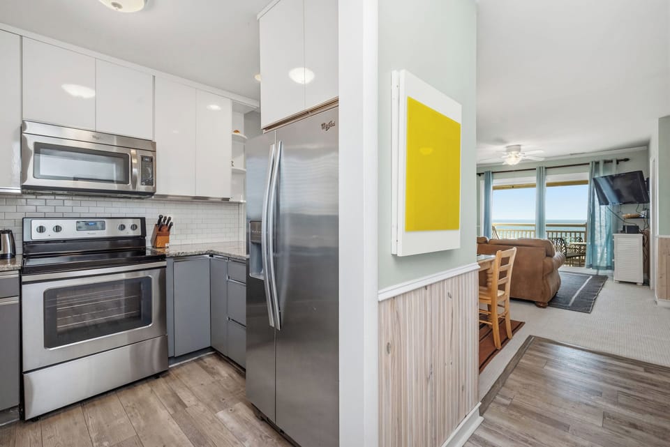 Hallway / Kitchen - Northeast