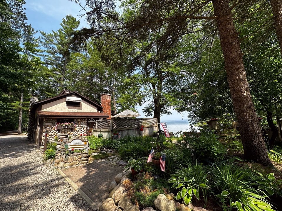 Welcome to beautiful Burt Lake!