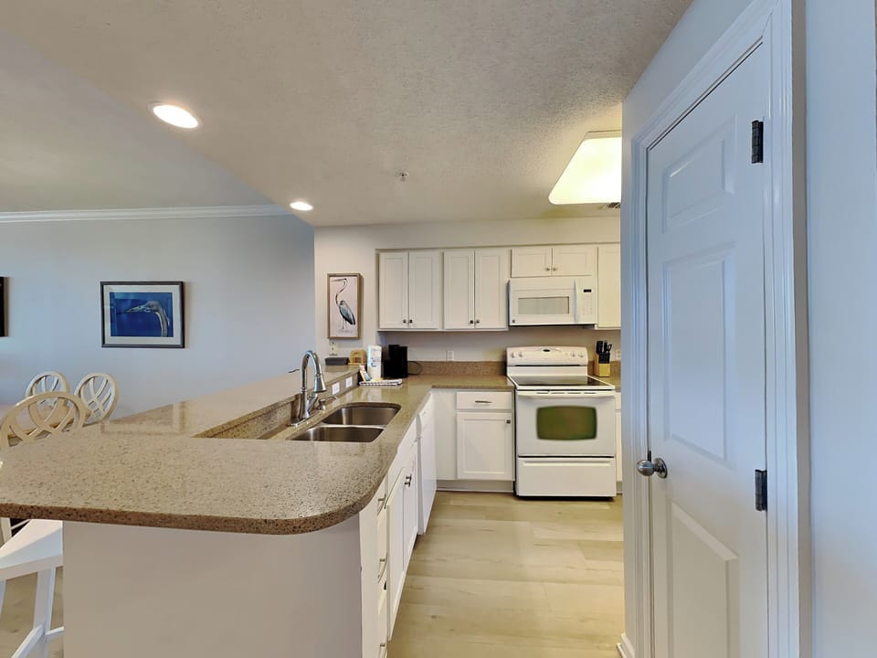 Kitchen with Breakfast Bar