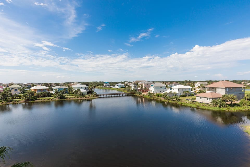 Gorgeous Lake Views!