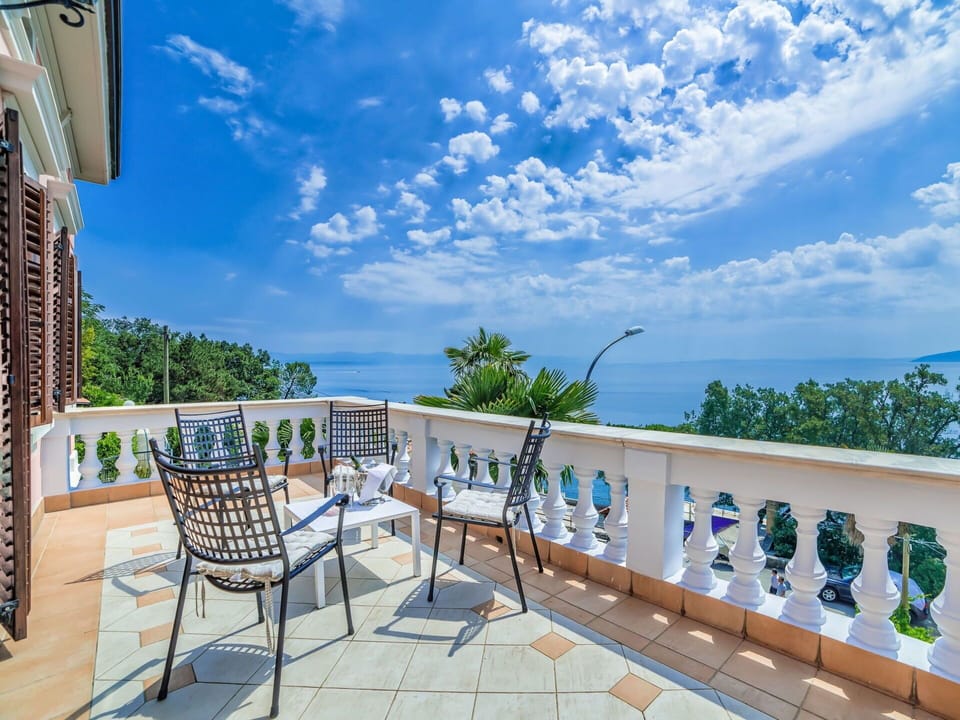 Property, Real Estate, Building, House, Room, Sky, Estate, Vacation, Home, Resort
