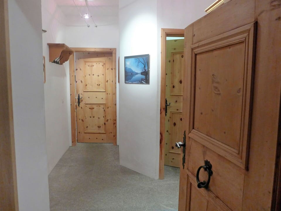 Room, Property, Floor, Wall, Ceiling, Wood Stain, Hardwood, Wood, Building, Interior Design