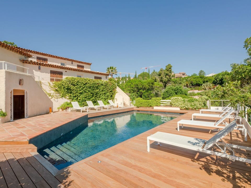 Water, Plant, Sky, Swimming Pool, Tree, Building, Leisure, Eco Hotel, Residential Area, Outdoor Furniture