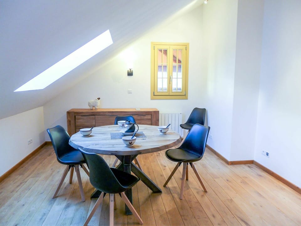 Table, Furniture, Building, Chair, Wood, House, Interior Design, Tableware, Flooring, Floor