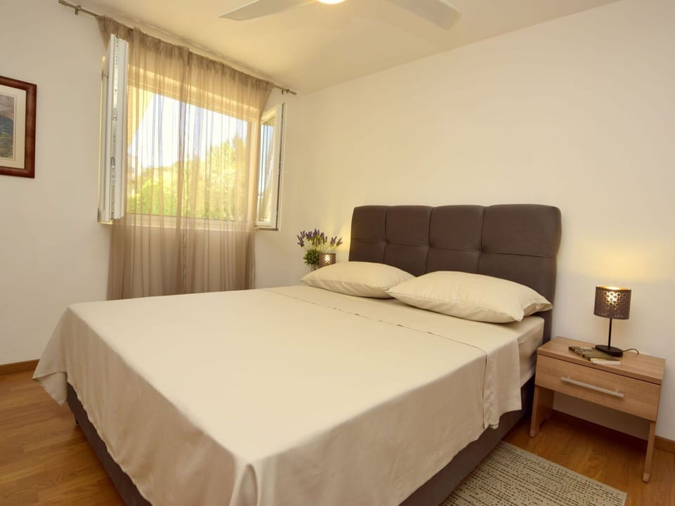 Furniture, Property, Comfort, Table, Wood, Shade, Lamp, Interior Design, Building