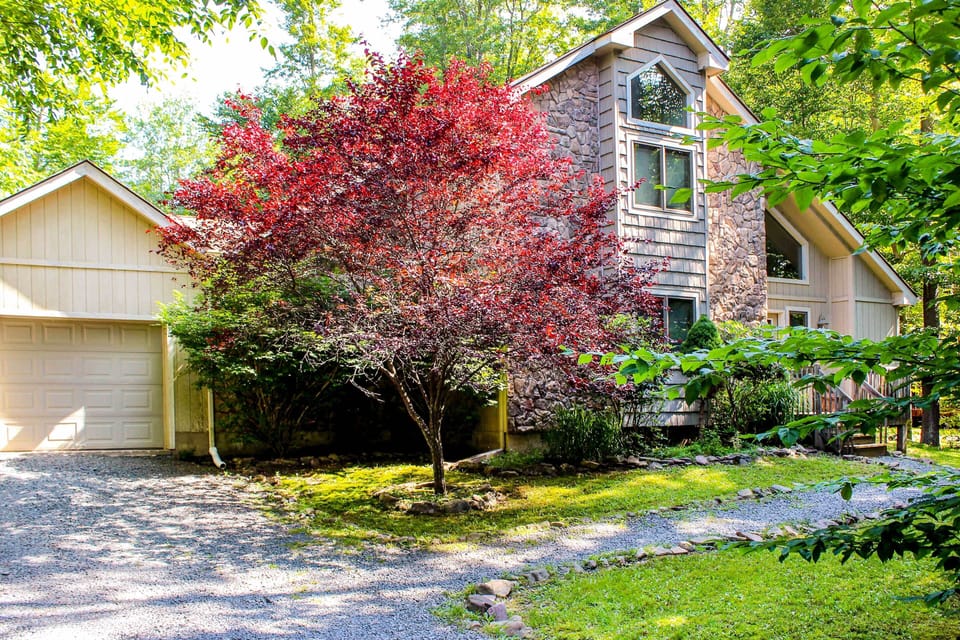 Pocono Pines Vacation Rental | 4BR | 3BA | 2 Stories | 1,938 Sq Ft